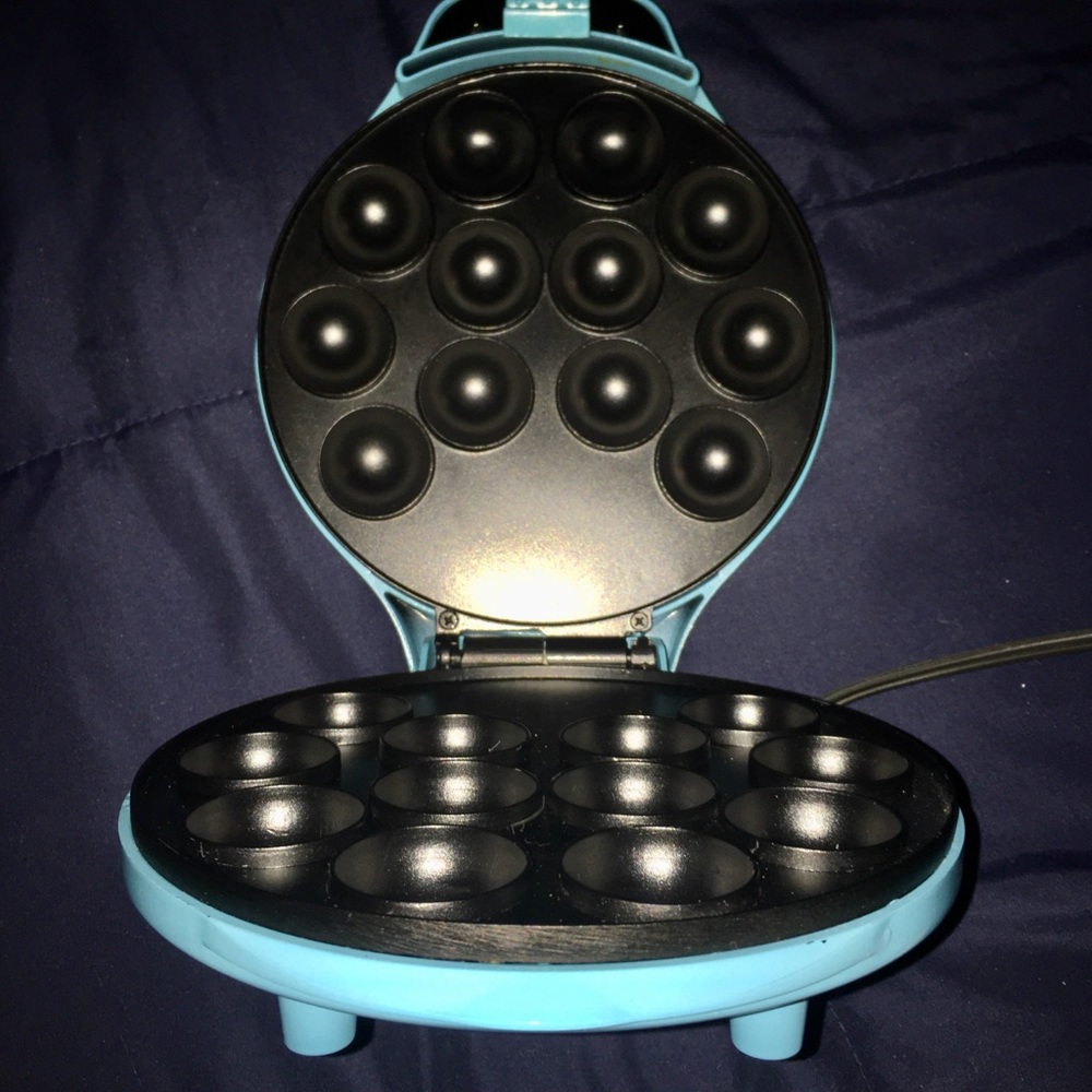 Make 24 CAKE POP/DONUT HOLE MAKER+ PAN-LIKE NEW!